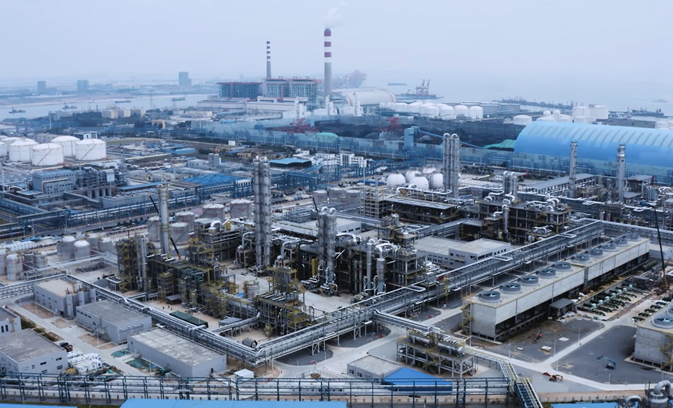 从数据孤岛到智能协同008PG国际以工业AI赋能广西华谊打造千亿级石化产业标杆